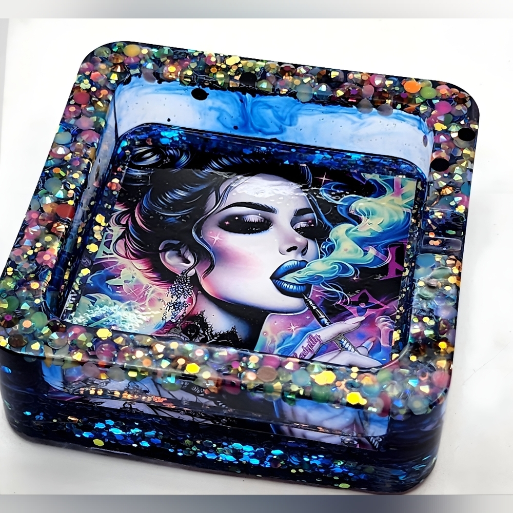 Luxury Ash Tray - Picture 8 of 9